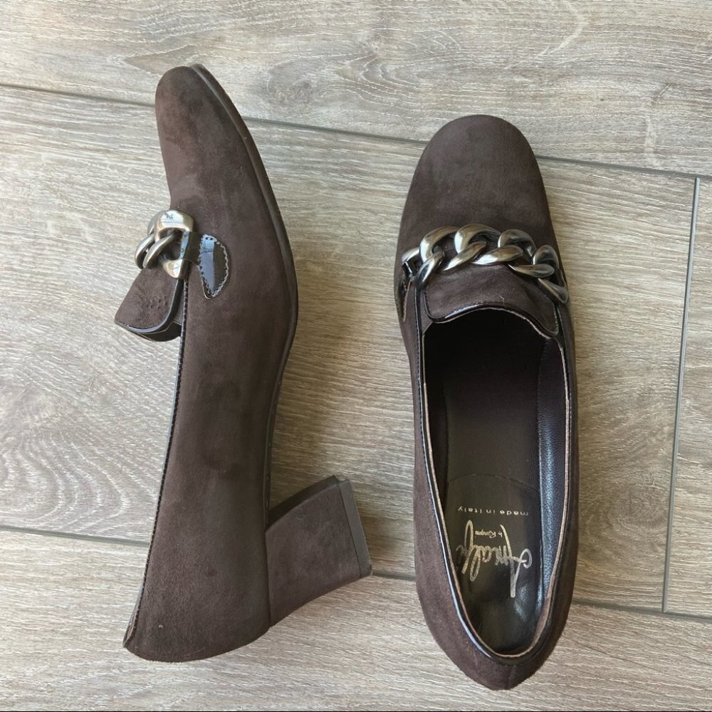 AMALFI  BY RANGONI Serge Chain Suede Loafer Pump